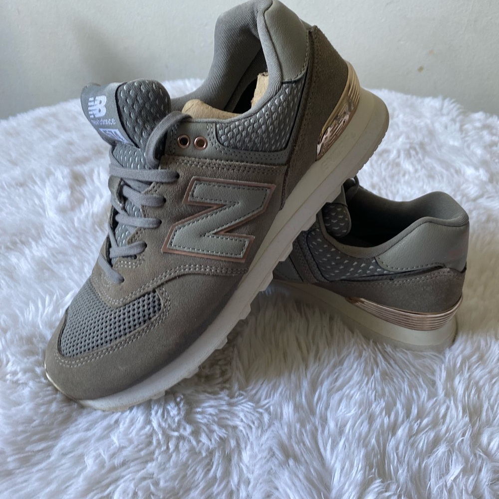 WOMEN'S 574 SNEAKERS IN GREY size 9